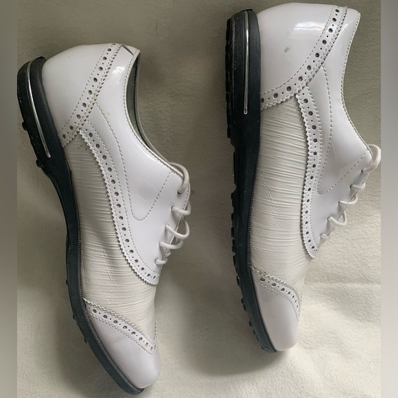 FootJoy Tailored Wingtip Spikeless Golf Shoes Womens Size 10 M White Black 91686 - Picture 9 of 16